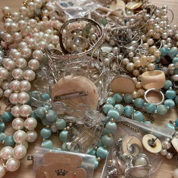Huge mystery jar of mermaid themed jewelry 🧜‍♀️ - Picture 8 of 8